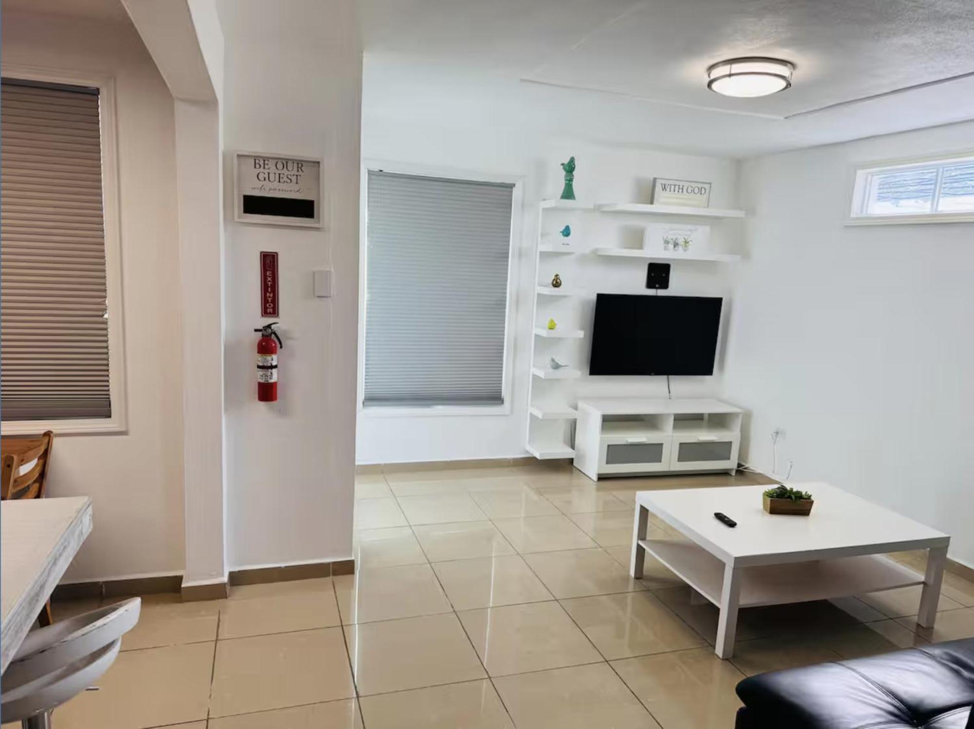Hollywood Apartments Yabucoa Buitenkant foto
